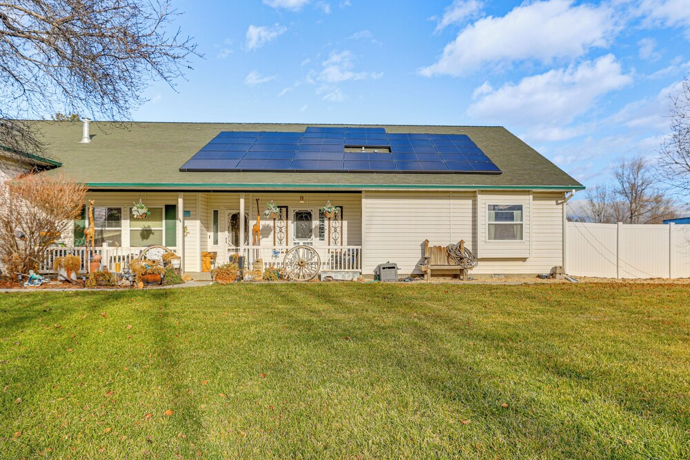 1 Mi to Old Town: Central Meridian Home