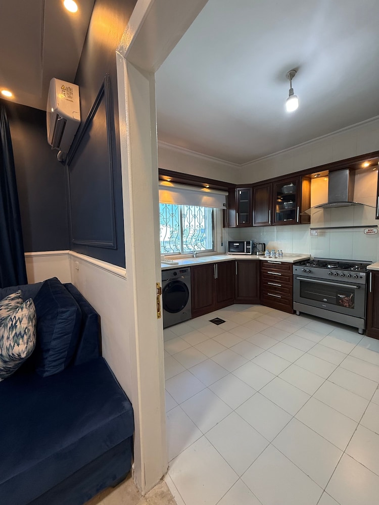 3bedroom Aprt of 200sqm Near Movenpick Hotel Amman