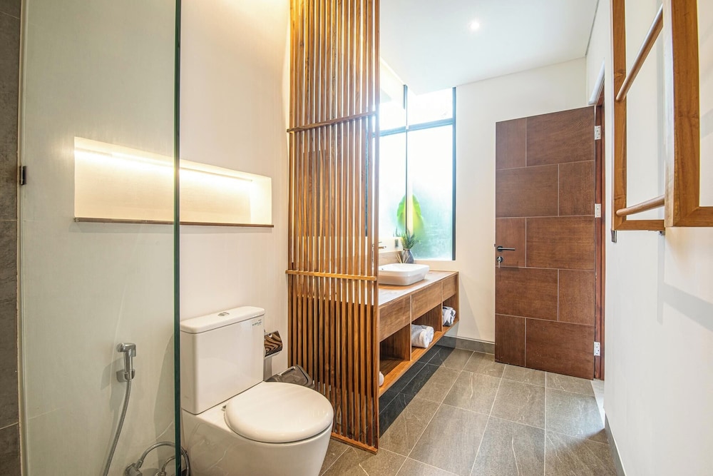 Elegant 6BR Canggu Villa Steps From the Ocean