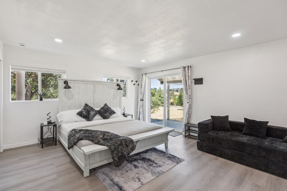 Desert Mountain Escape With Private Hot Tub 5 Bedroom Home