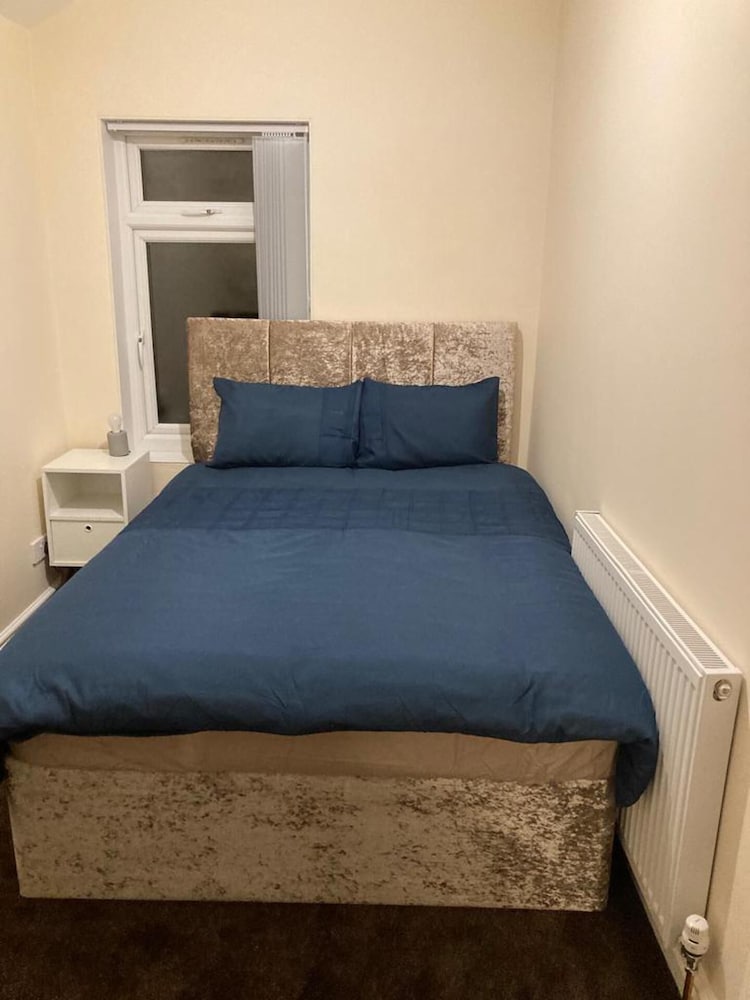 Homely 3-bed House in Bham 15 min From City Centre view 5