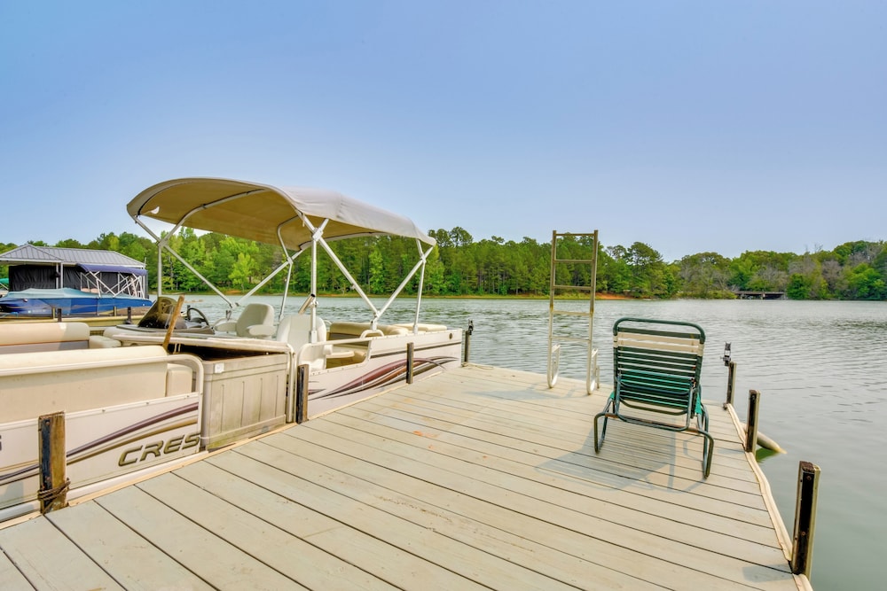 Waterfront Cabin w/ Private Dock on Lake Hartwell!