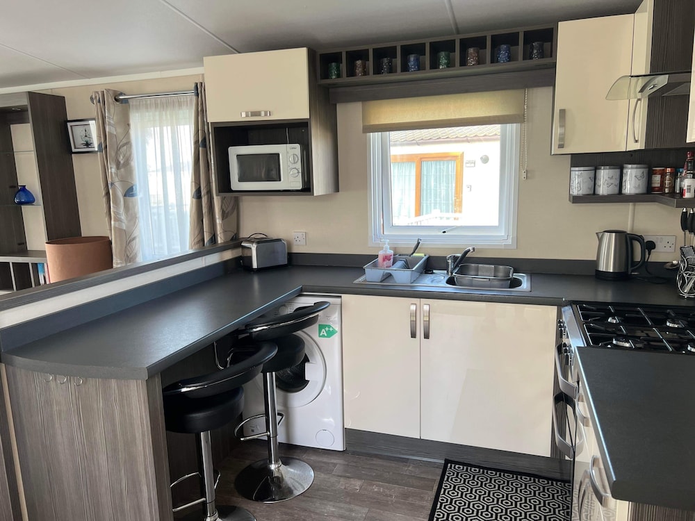 Inviting Luxury 2-bedroom Caravan in Hunstanton view 5