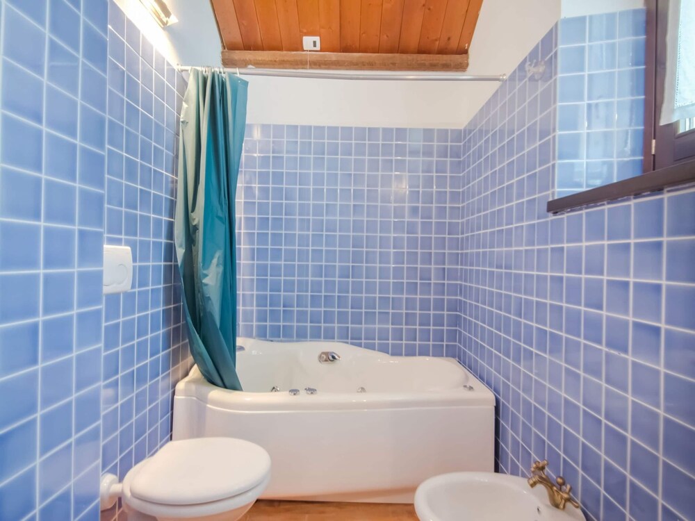 Beautiful Apartment in Ascoli Piceno with Hot Tub photo 3