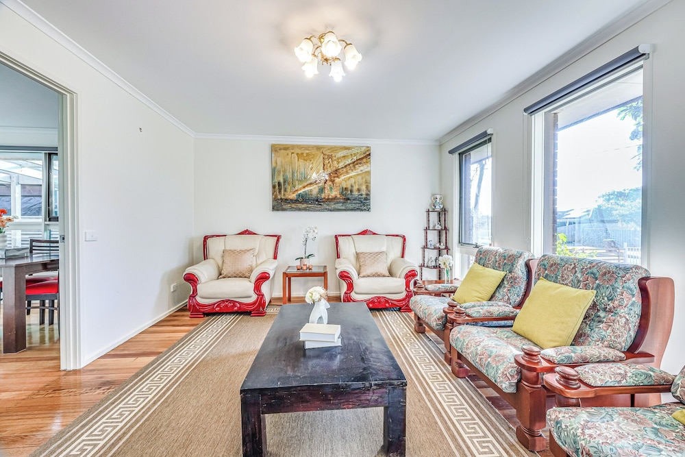 StayAU Newly Modern Comforts 3BRM Home Cranbourne