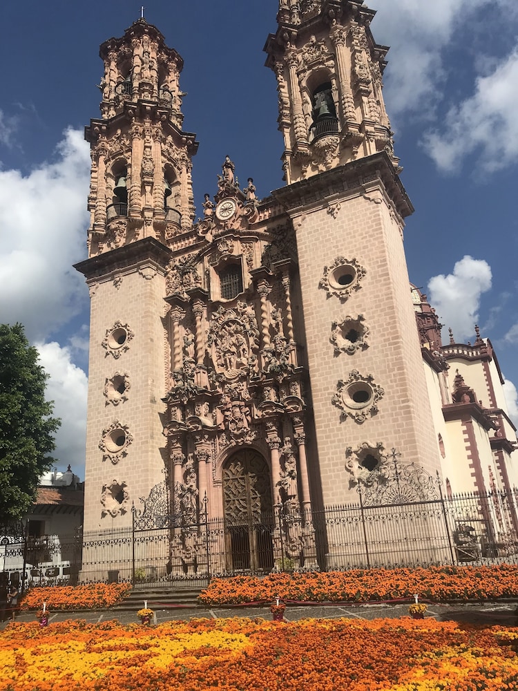 Hotel Vista Hermosa Taxco - Image 1