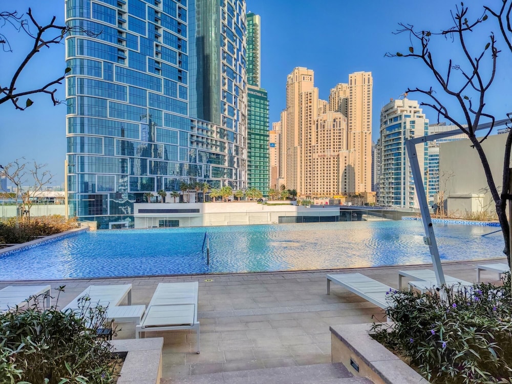 Exclusive Sea View Apartment on the Arabian Gulf