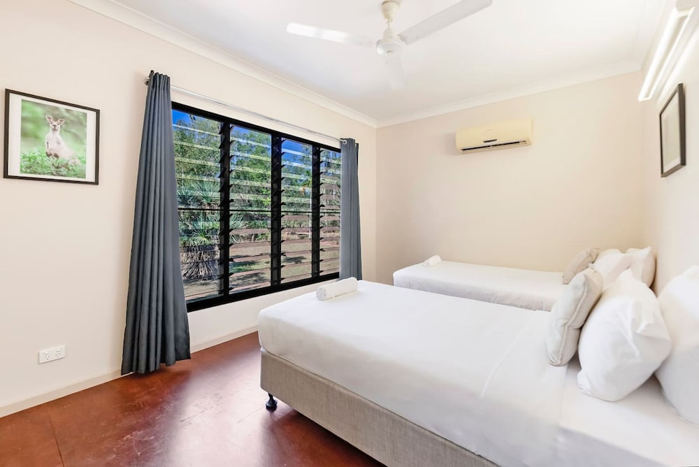 Zen Pandanus Point Pool - Backyard - Balcony