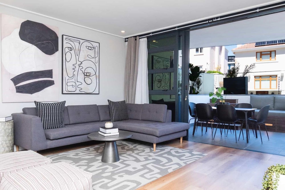 Modern Central Secure Cape Town 2bed Bantry Suite