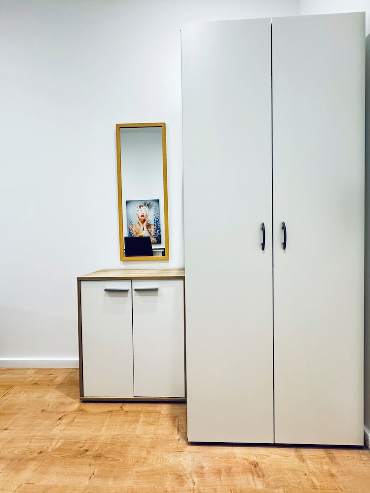 Lovely 4BR Apt Near Kaufpark Alterlaa