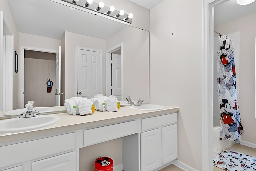 Windsor Hills 5BR 5min to Disney + Pool