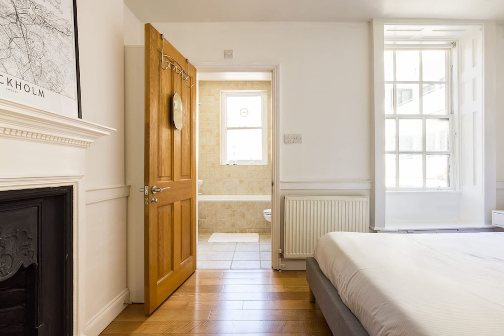 Contemporary Apartment in Central Bloomsbury