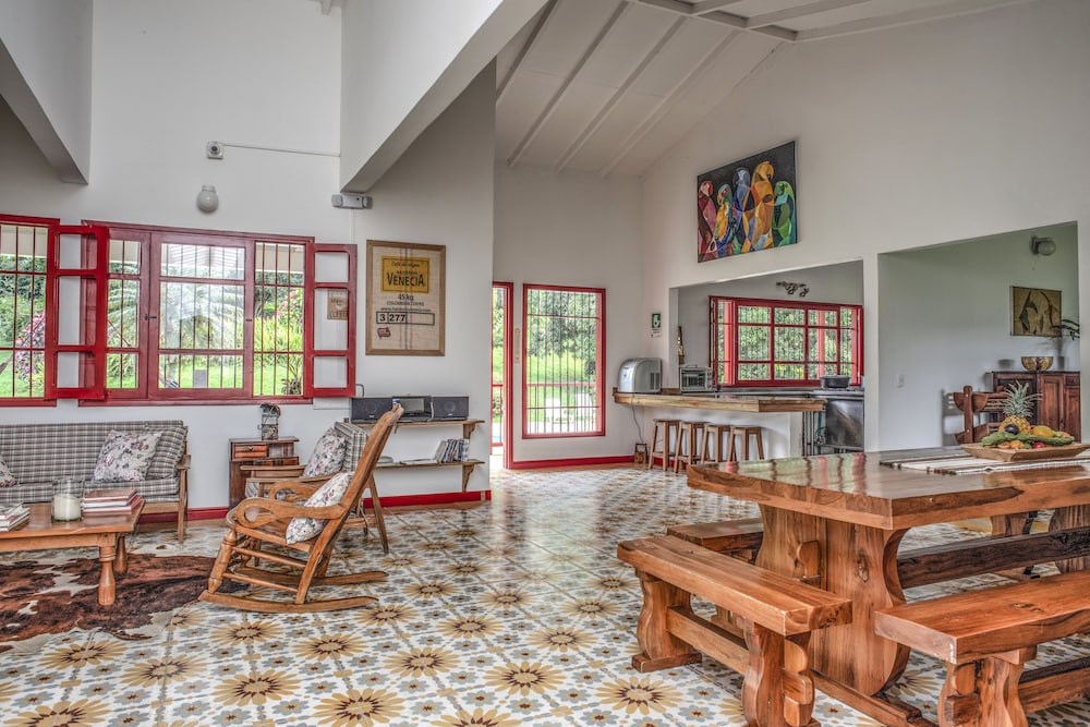 Hacienda Venecia Main House & Coffee Lodge