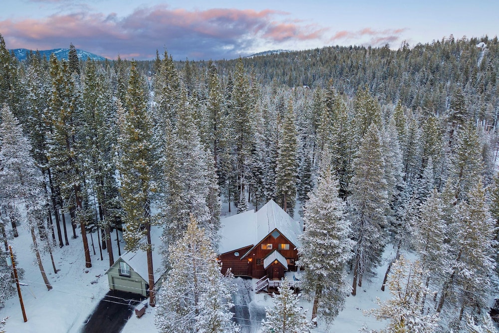 Private Deck, Fireplace, and Ski Access Near Northstar The Lazy Bear