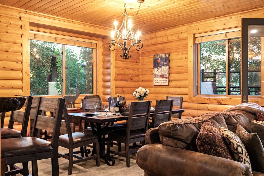 Black Bear Lodge KBM Resorts Walk to Slopes and Restaurants, Hot Tub, Elevator Access 2 Units, 4 Bedrooms BBL Ml-2744