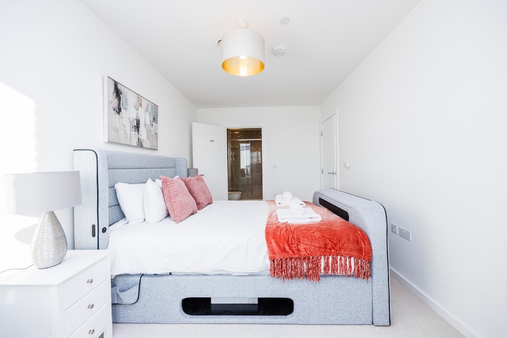 Newly Built 2 Bed Apartment By London City Airport