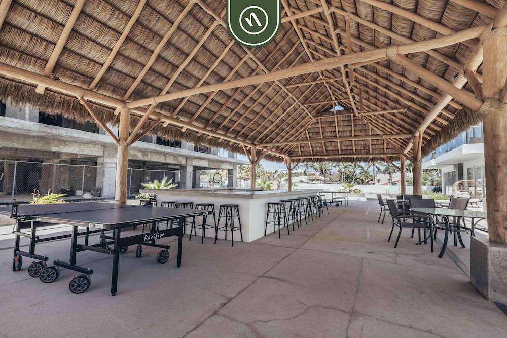 3BR Condo Right Next to the Beach - Pool - Palapa