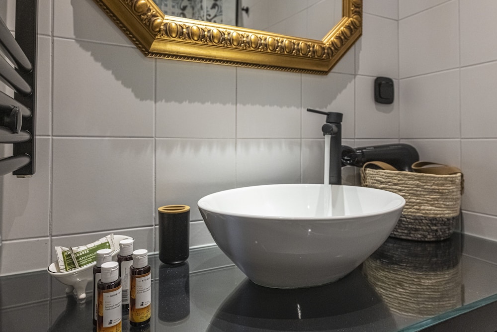 Ipelhome Plaka Boutique Apartments