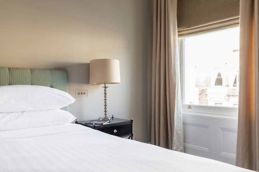 Earl's Court Square XI by Onefinestay