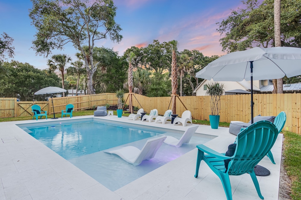 Southern Oasis by Avantstay 0 5mi Walk to the Beach Pool Patio Large Yard