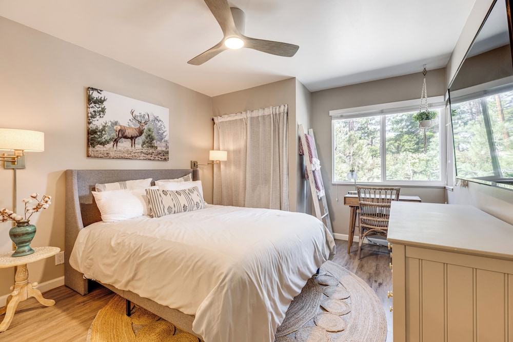 Stroll to The Village: Year-round Family Getaway