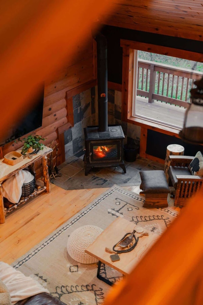 Cozy Cabin With Hot Tub - Near all in Hocking Hills