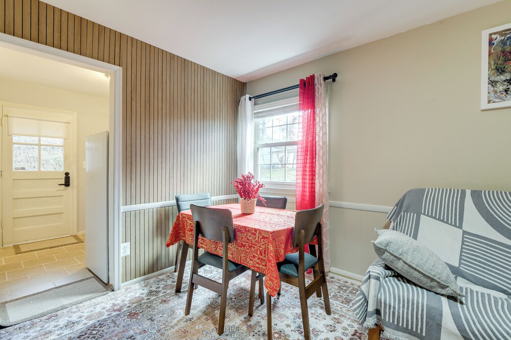 Convenient + Cozy! Apartment in DC Suburbs!