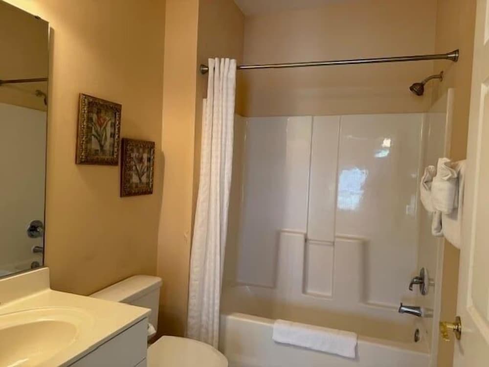 Wedgewood 723 2 Bedroom Condo