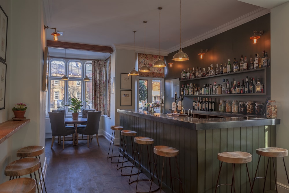 Aylesbury Vacations - The Five Arrows Hotel - Property Image 20