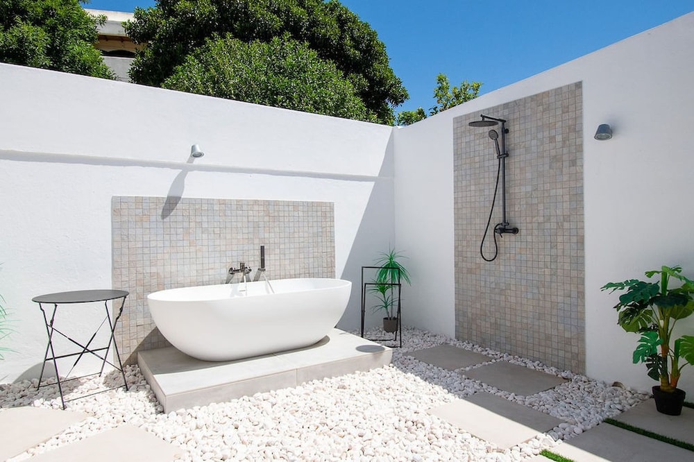 Lavanda Magnificent Five Bedroom Villa in Carvoe
