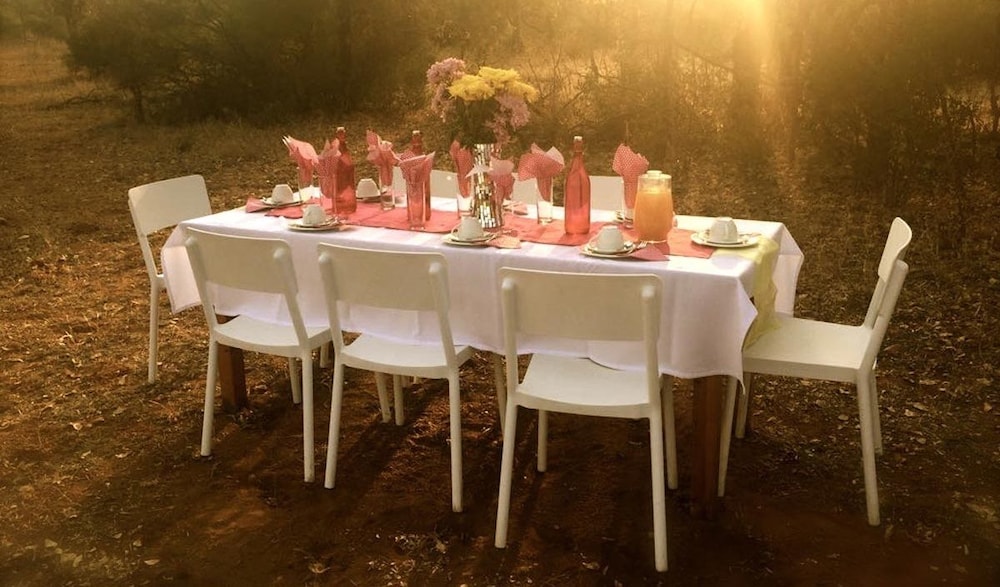 Ukutula Lodge & Game Reserve