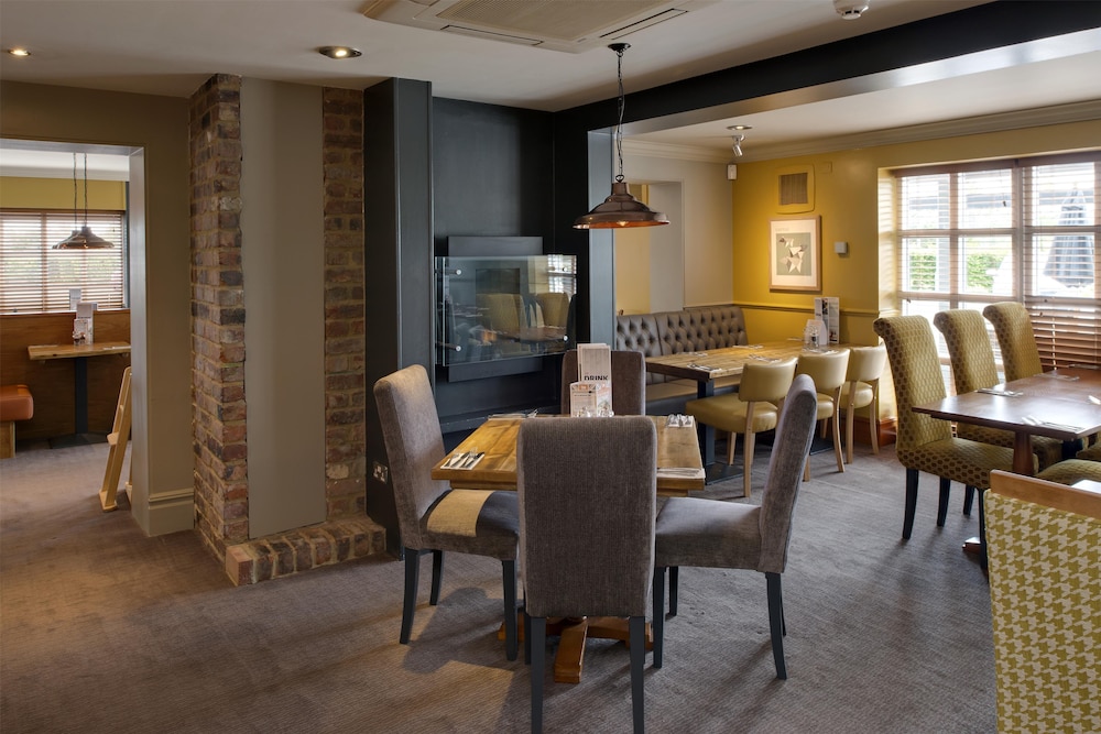Premier Inn Frome 5