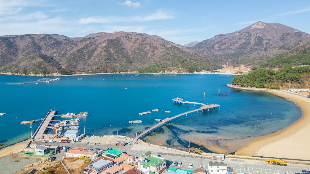 Geoje Come and Stay Pension