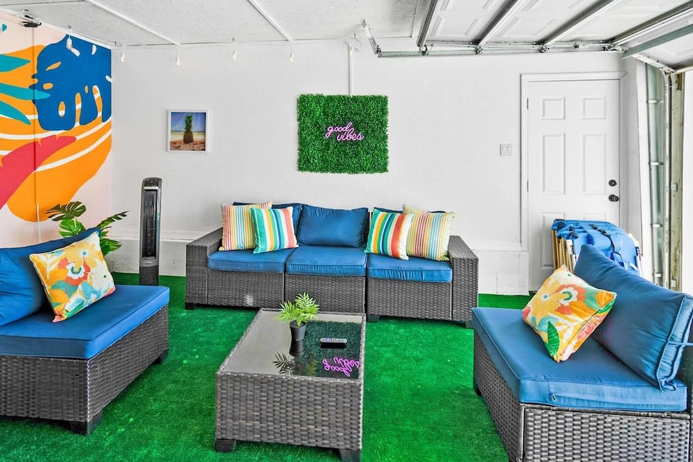 Heated Pool Tiki Lounge Steps to Beach Games