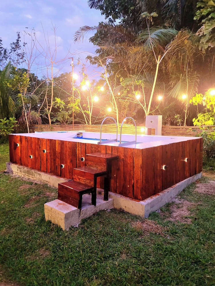Modern Bahay Kubo Near Tagaytay - Casita Anahaw