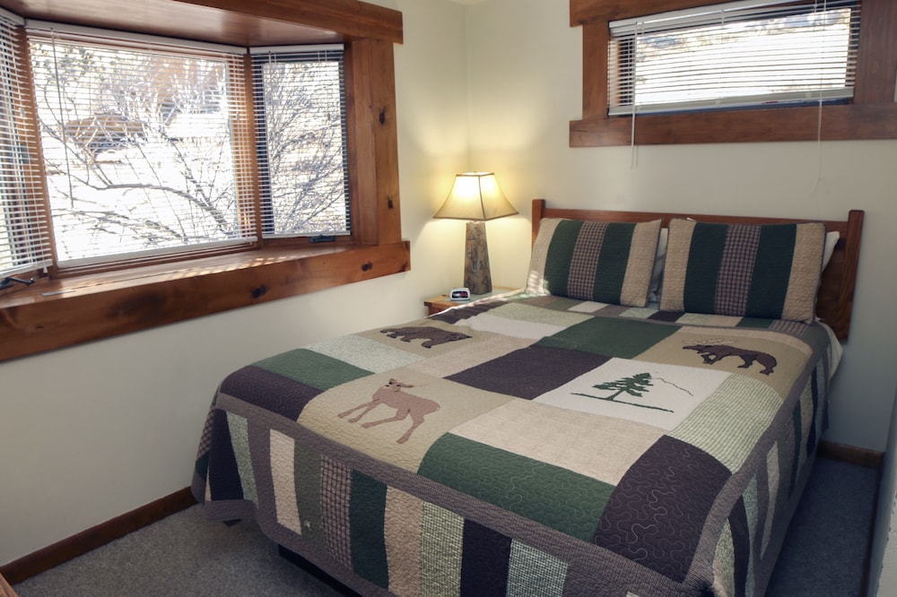 Sunnyside Knoll: 9 1 Bedroom Cabin - Property Image 2