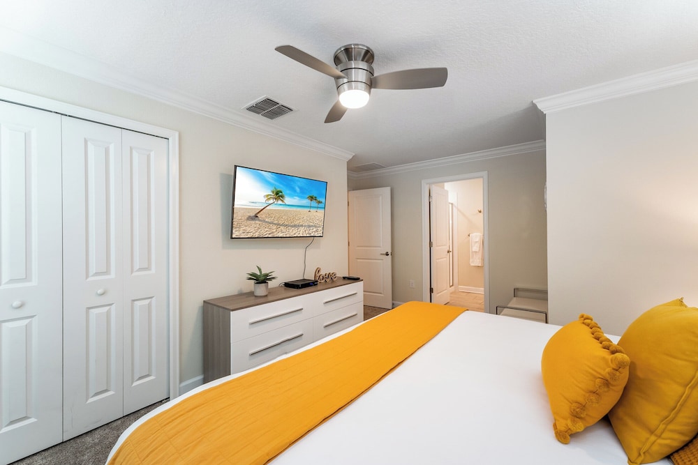 Enchanted 5BR Townhome Disney Fun Awaits
