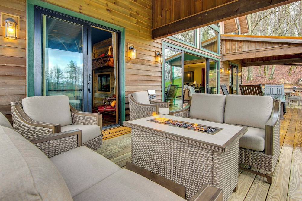 Sip on Deck & Enjoy Views! Mtn Lodge in Glenville
