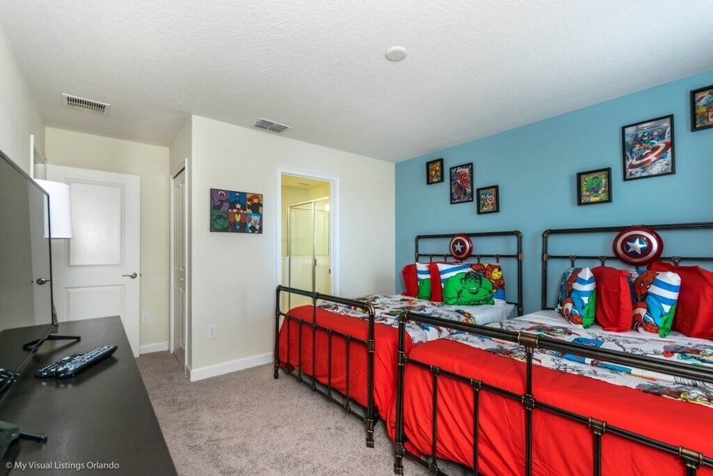 Lake View Tropical Movie Room, Game Room! 8 Bedroom Home by RedAwning