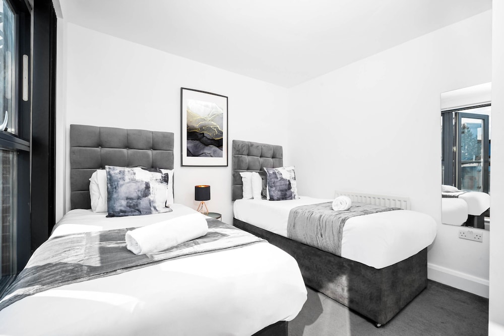 Modern Townhouse Close to Birmingham City Centre