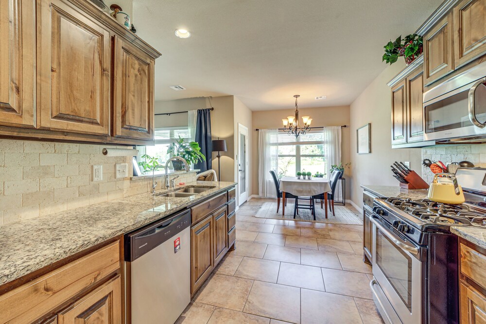 Tulsa Area Retreat w/ Trail Access + Private Patio