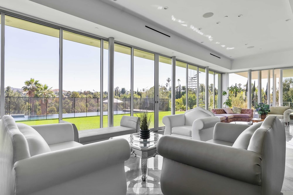 Luxe LA Escape w/ Pool, Views & Game Room Alta Vista Estate by Avantstay