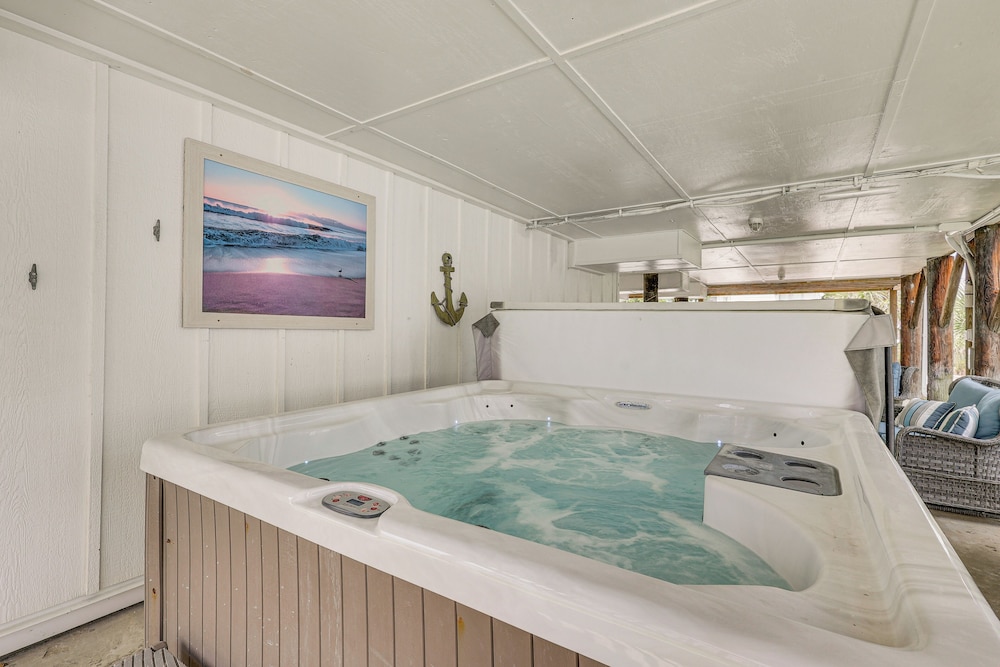 Unique A-frame Beach House: 'the Beacon at Oib'