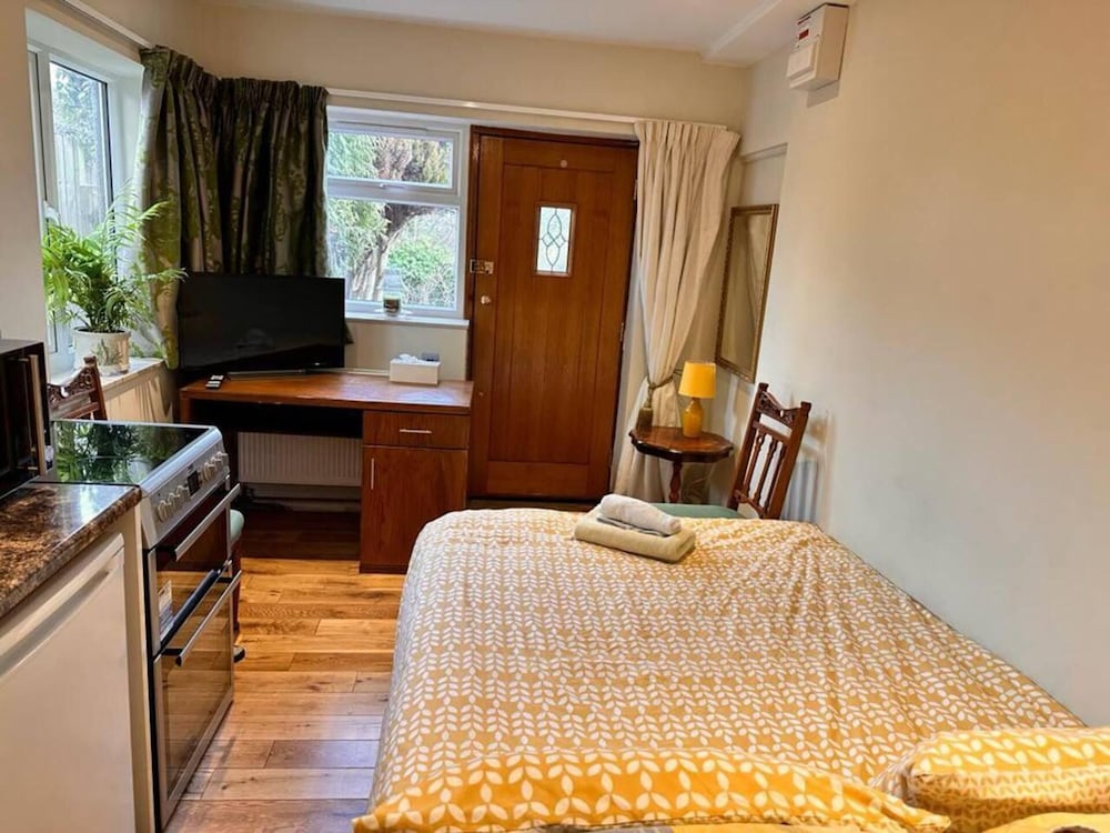 Fab Studio Room in Botley, Oxford view 3