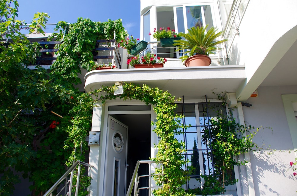 Apartments and Rooms Villa Santa Vita