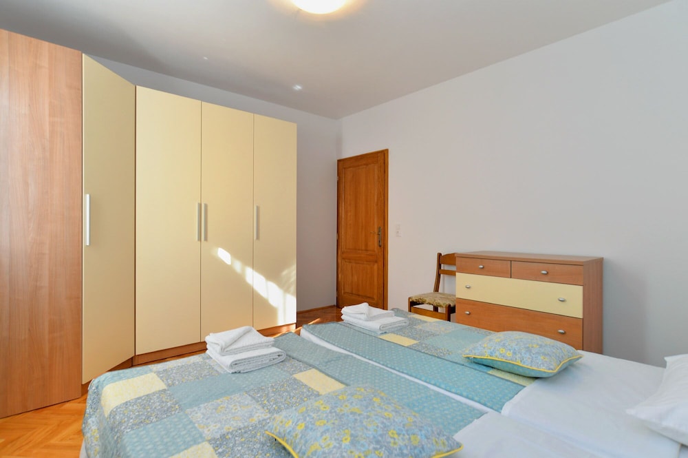 Apartment 1807 view 3