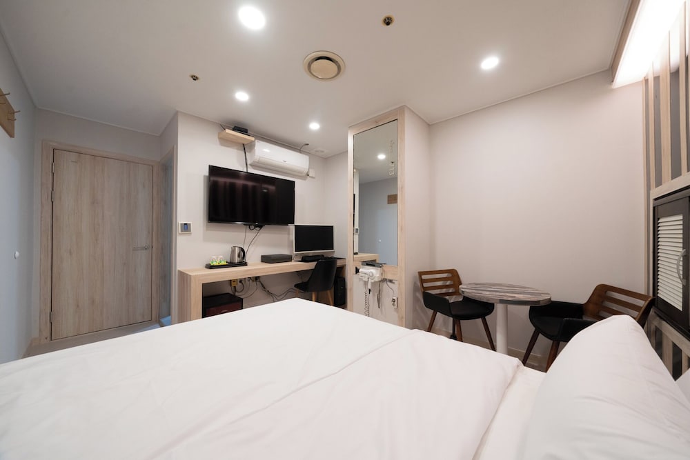 Hwajeong Hotel jun