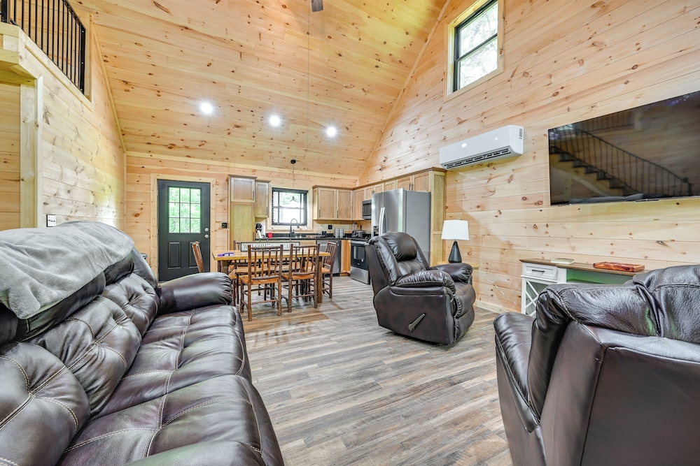 Near Mammoth Cave: Family-friendly Cabin w/ Patio!