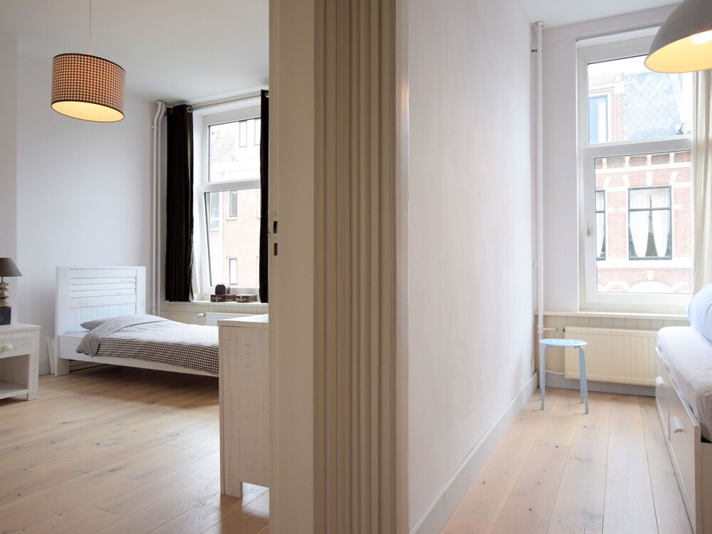 Quietly Located Mansion Near the Centre of The Hague view 5