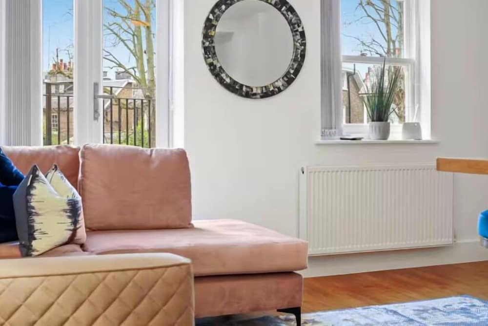 Flat 2 Victoria Grove